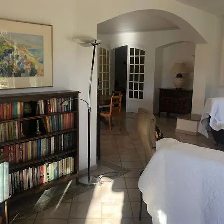 Spacious Family House Near The Sea
