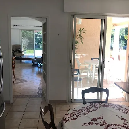 Spacious Family House Near The Sea 4*