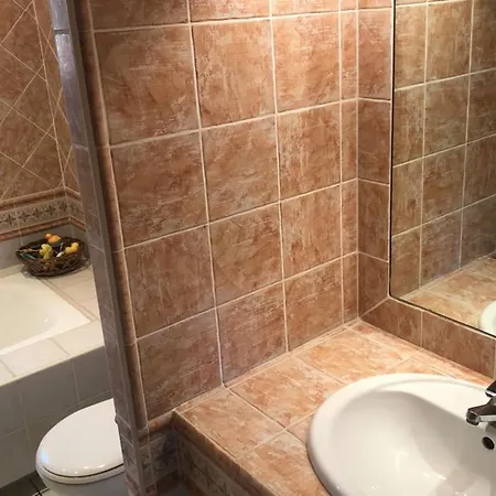 Spacious Family House Near The Sea 4*