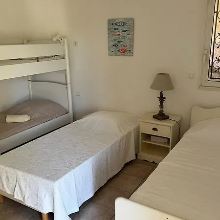 Spacious Family House Near The Sea 4*