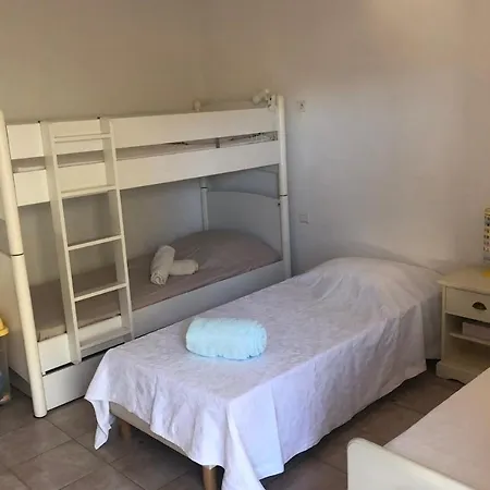 Hotel Spacious Family House Near The Sea