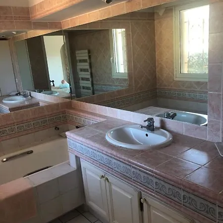 Hotel Spacious Family House Near The Sea 4*