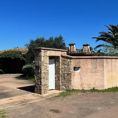Spacious Family House Near The Sea 4*